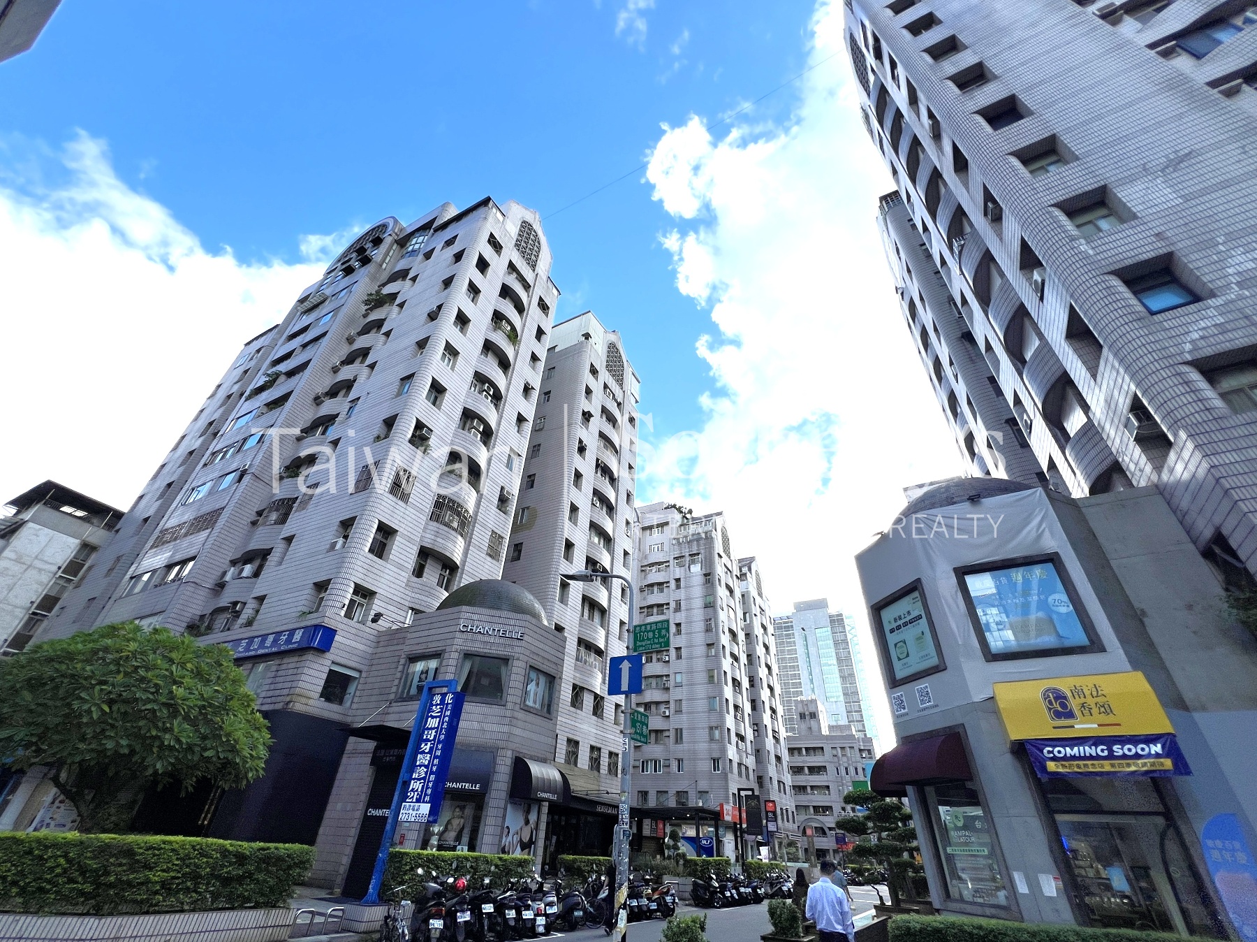 明曜精品三角窗店面周邊環境